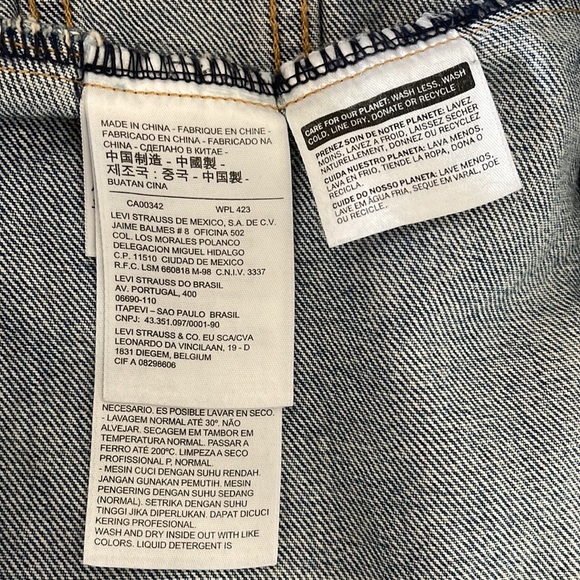 Levi’s Distressed Denim Oversized Jacket | Large - Picture 15 of 16